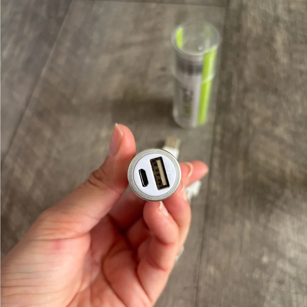 White Portable Charger Set - Picture 5 of 6